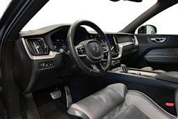 sininen Volvo XC60 2022 kuva 6.