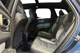 sininen Volvo XC60 2022 kuva 8.