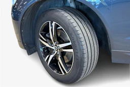 sininen Volvo XC60 2022 kuva 9.