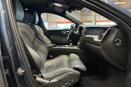 sininen Volvo XC60 2022 kuva 11.