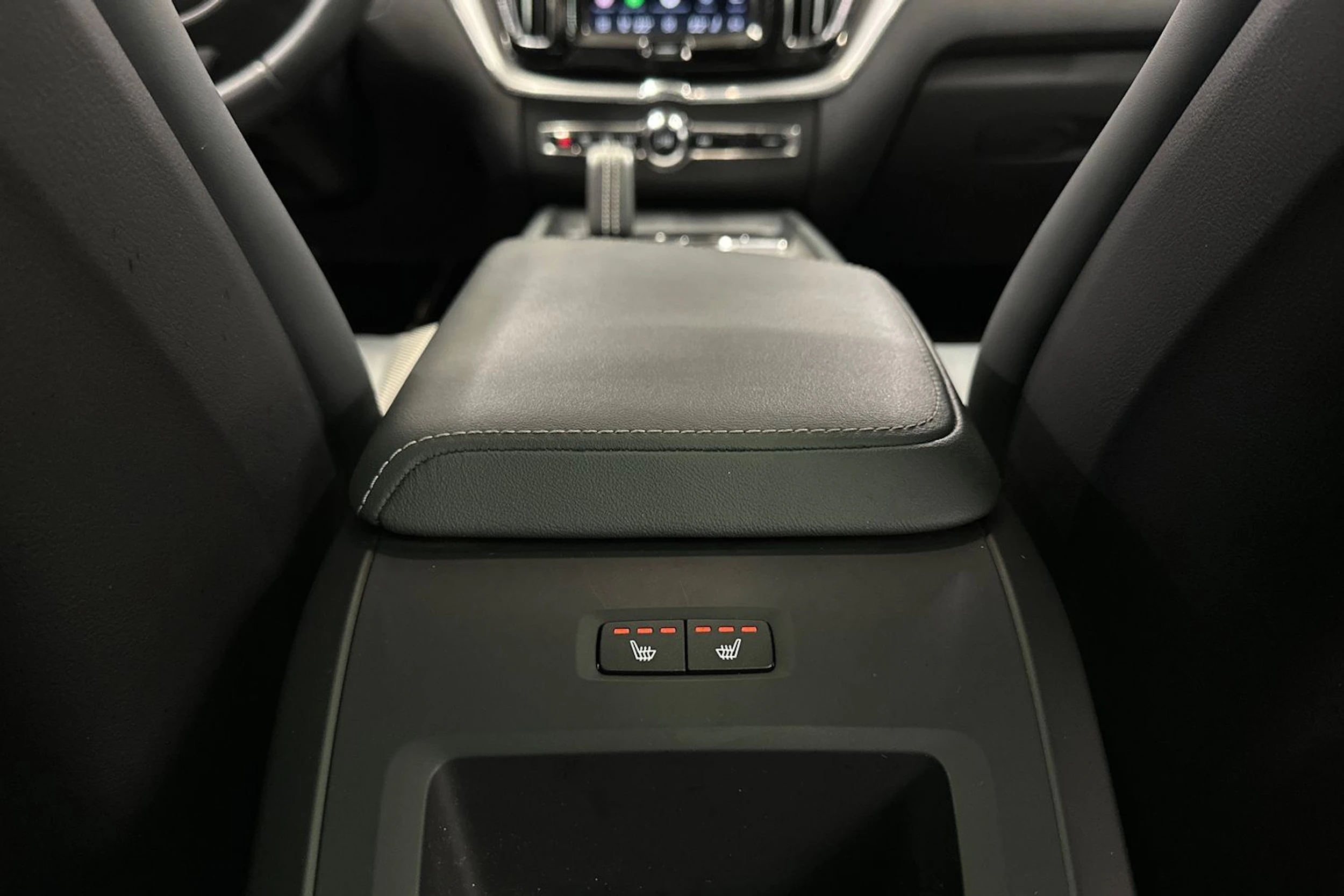 sininen Volvo XC60 2022 kuva 12.