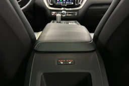 sininen Volvo XC60 2022 kuva 12.