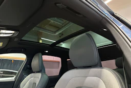 sininen Volvo XC60 2022 kuva 15.