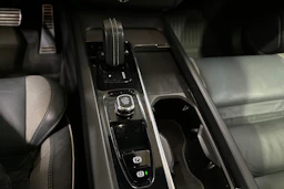 sininen Volvo XC60 2022 kuva 20.