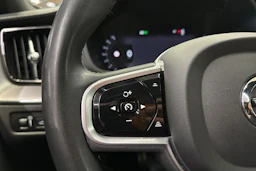 sininen Volvo XC60 2022 kuva 23.