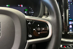 sininen Volvo XC60 2022 kuva 24.