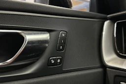 sininen Volvo XC60 2022 kuva 25.