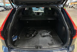 sininen Volvo XC60 2022 kuva 26.