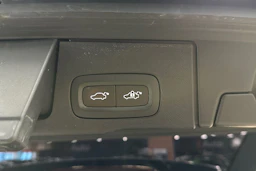 sininen Volvo XC60 2022 kuva 27.