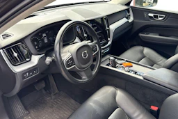 Harmaa Volvo XC60 2021 kuva 3.