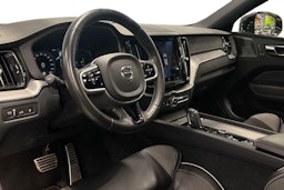 valkoinen Volvo XC60 2021 kuva 3.