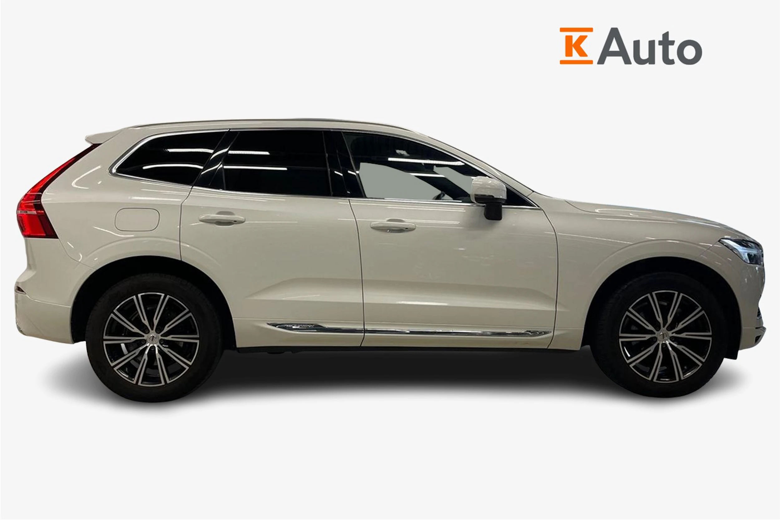 valkoinen Volvo XC60 2021 kuva 5.