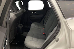valkoinen Volvo XC60 2021 kuva 8.