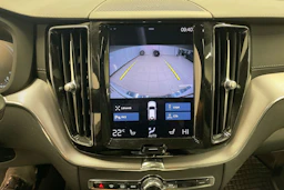 valkoinen Volvo XC60 2021 kuva 15.