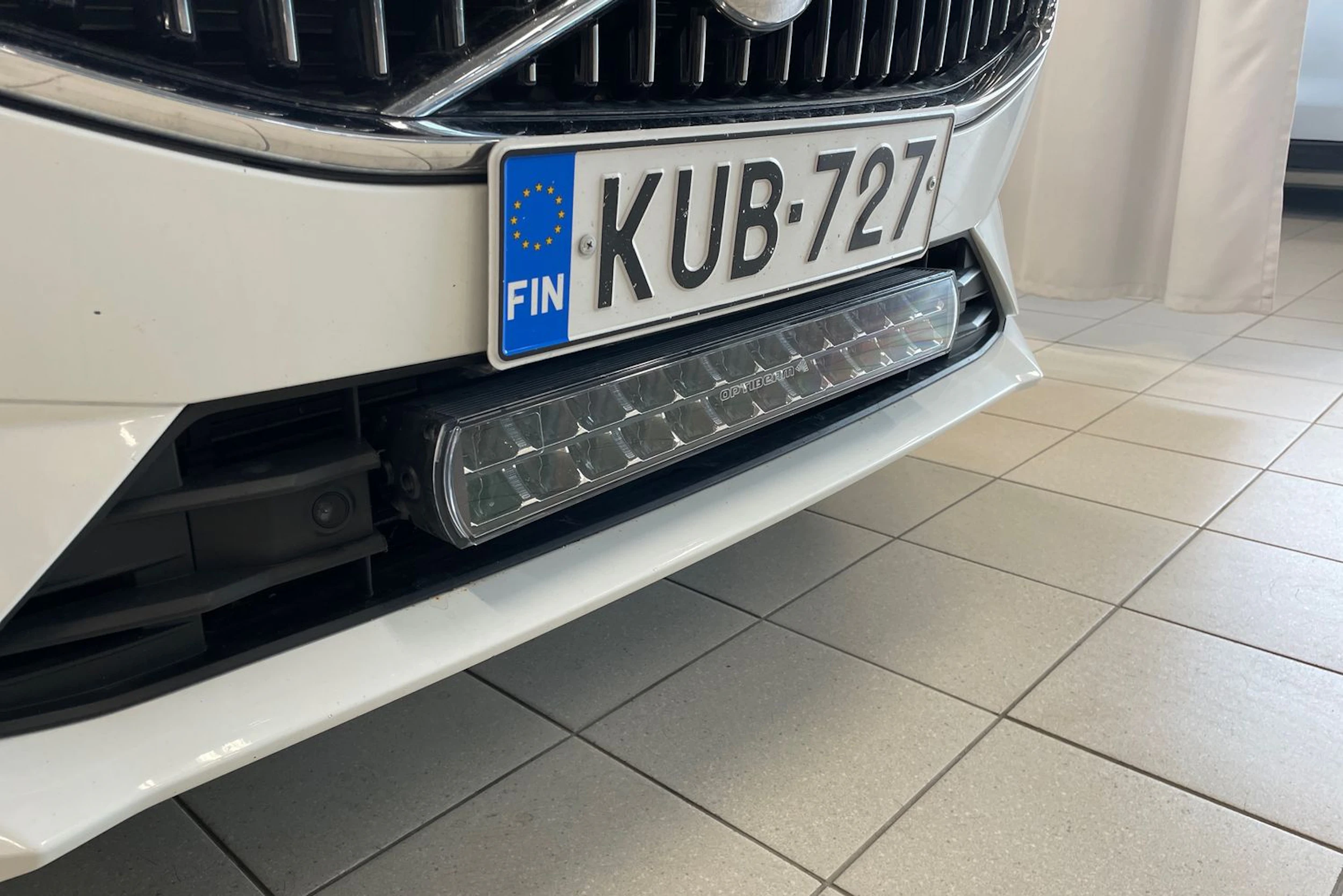 valkoinen Volvo XC60 2021 kuva 28.