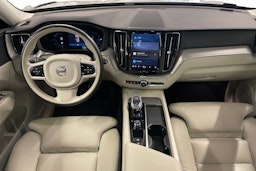 harmaa Volvo XC60 2021 kuva 9.