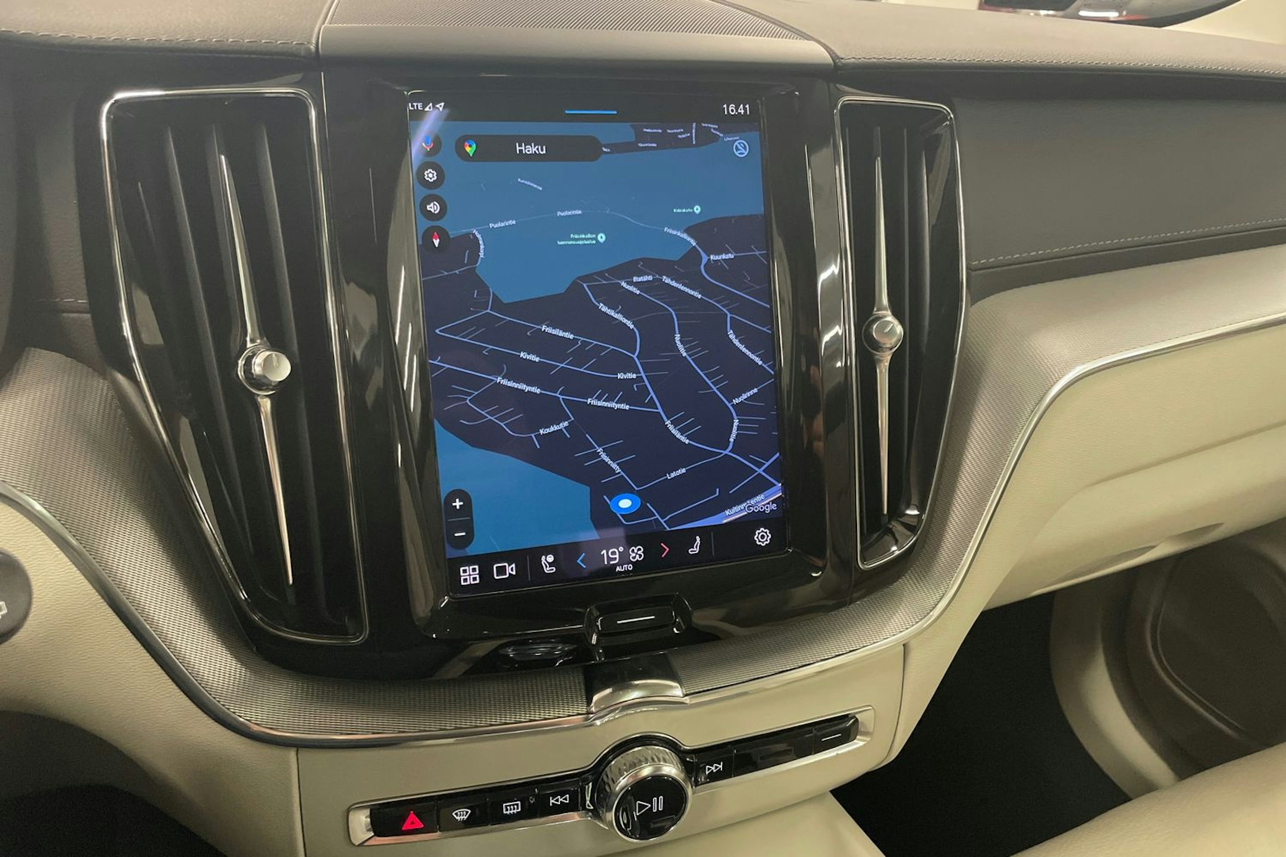 harmaa Volvo XC60 2021 kuva 15.