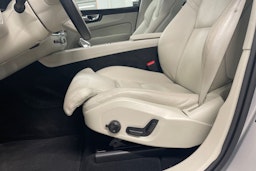 harmaa Volvo XC60 2021 kuva 20.