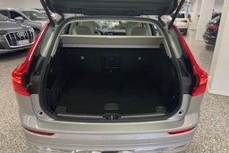 harmaa Volvo XC60 2021 kuva 21.