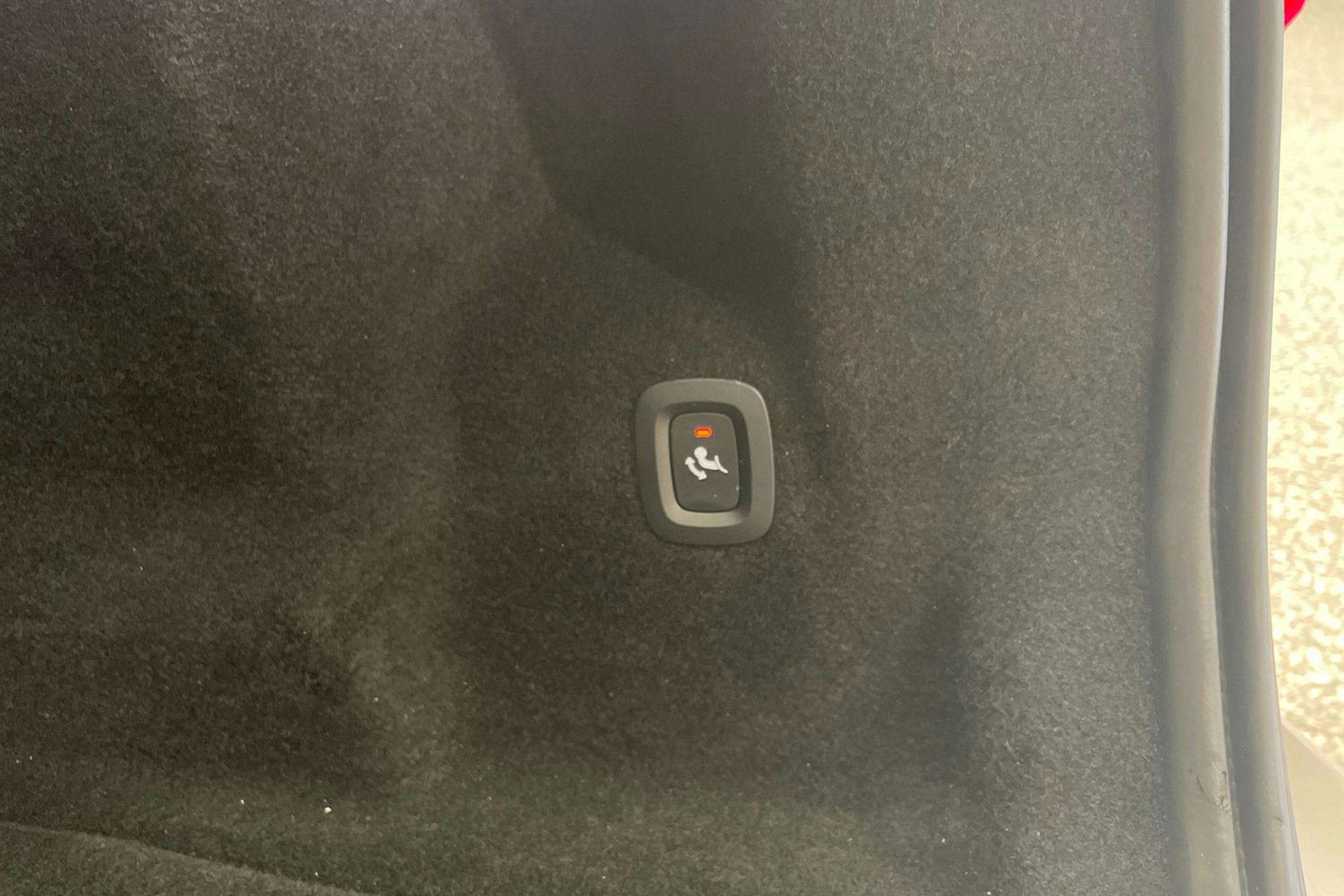 harmaa Volvo XC60 2021 kuva 22.