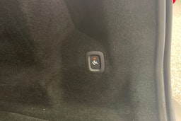 harmaa Volvo XC60 2021 kuva 22.