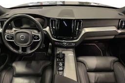 Musta Volvo XC60 2021 kuva 7.