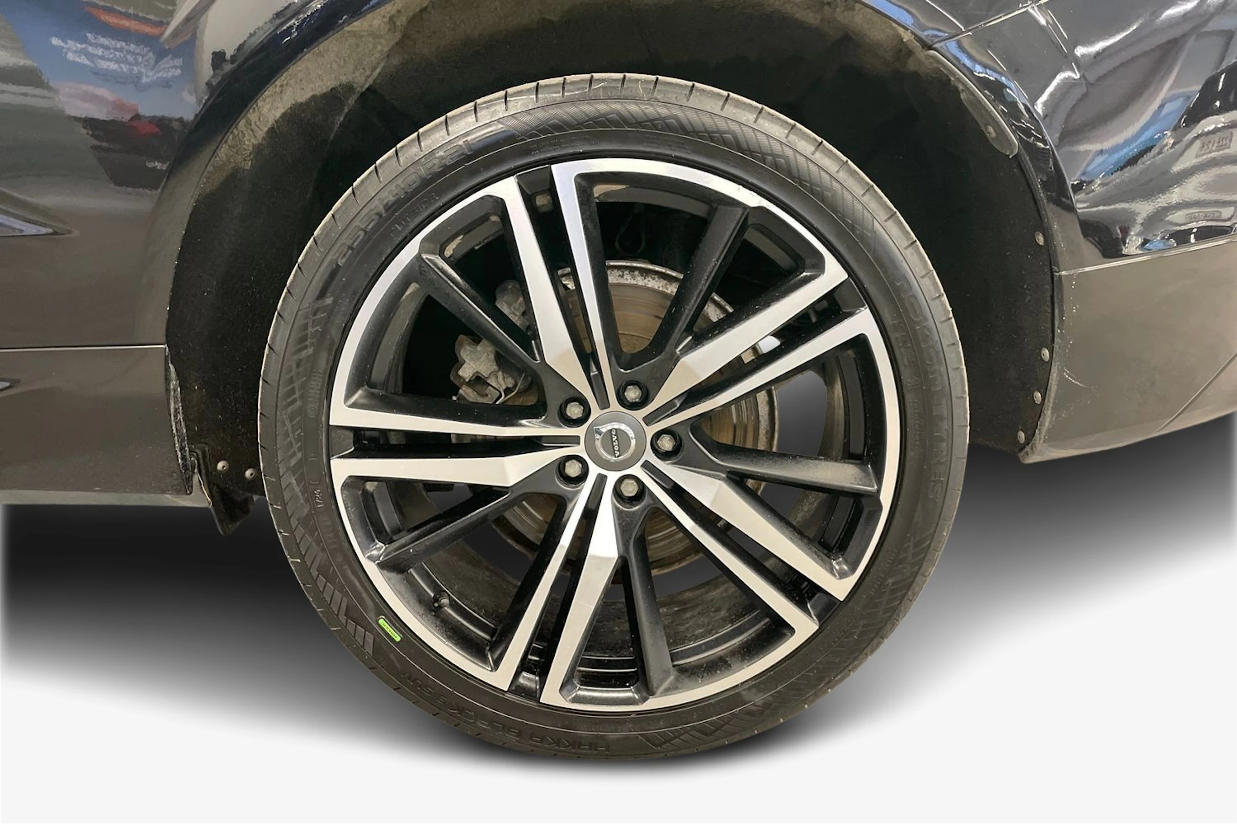 Musta Volvo XC60 2021 kuva 9.