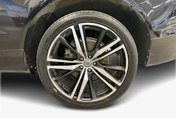 Musta Volvo XC60 2021 kuva 9.