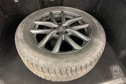 Musta Volvo XC60 2021 kuva 10.