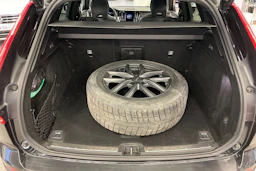 Musta Volvo XC60 2021 kuva 11.