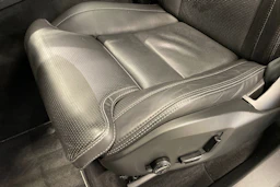 Musta Volvo XC60 2021 kuva 13.