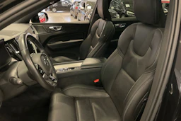Musta Volvo XC60 2021 kuva 15.