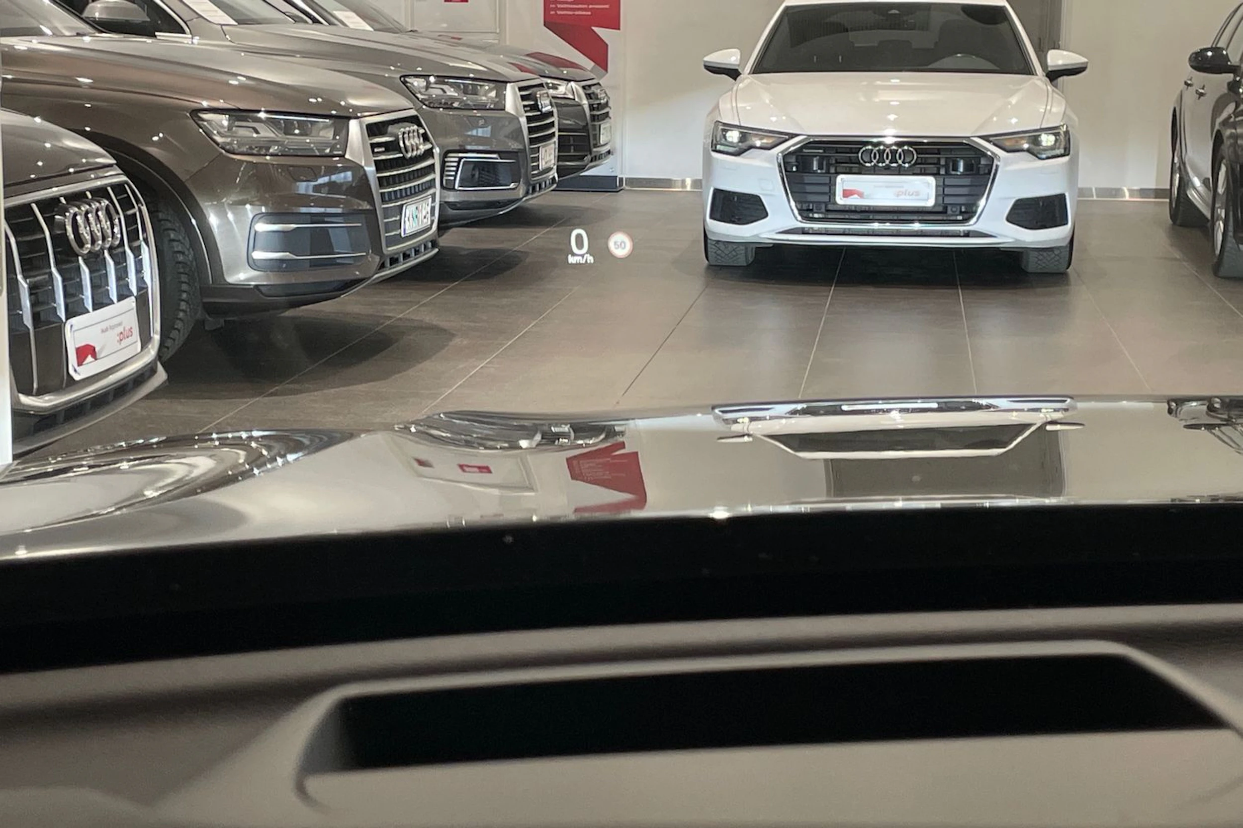 Musta Volvo XC60 2021 kuva 17.