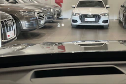 Musta Volvo XC60 2021 kuva 17.