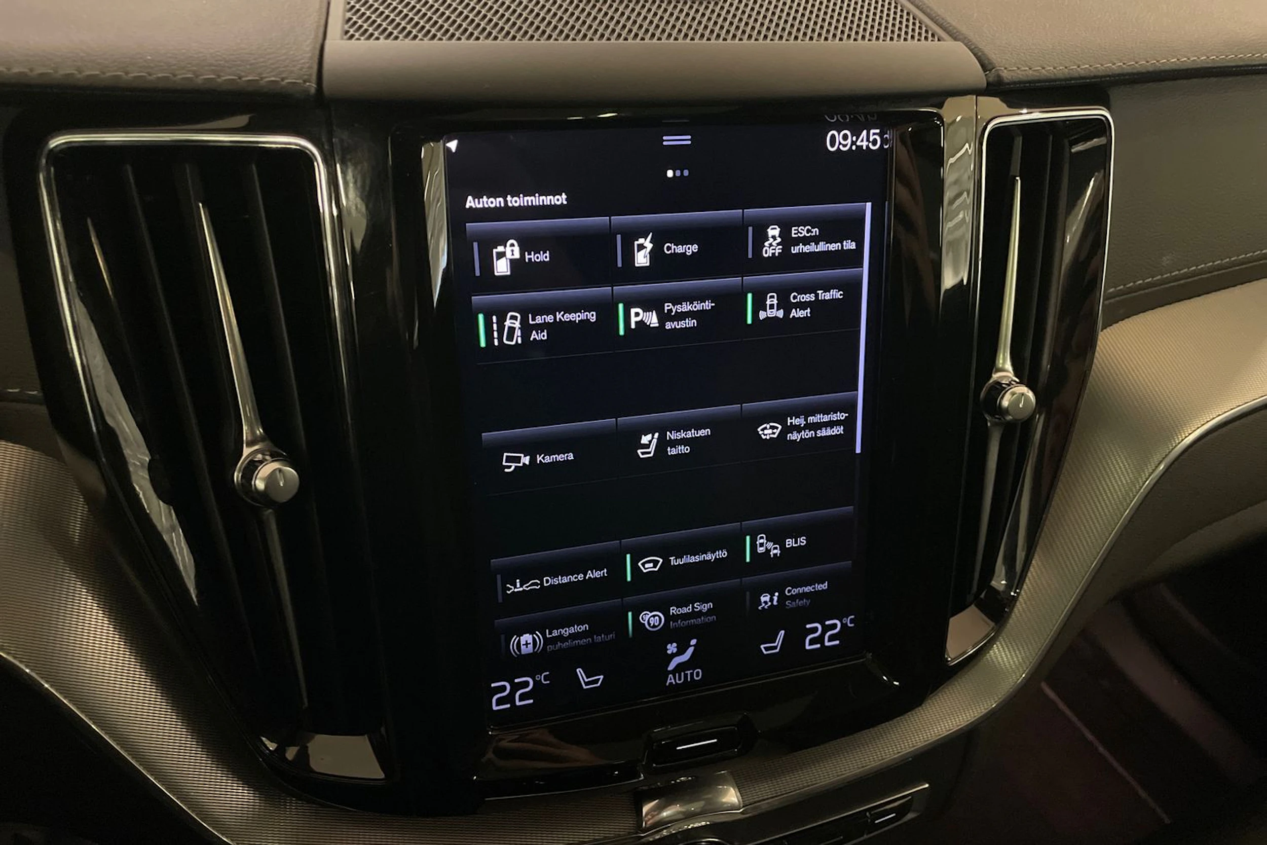 Musta Volvo XC60 2021 kuva 19.