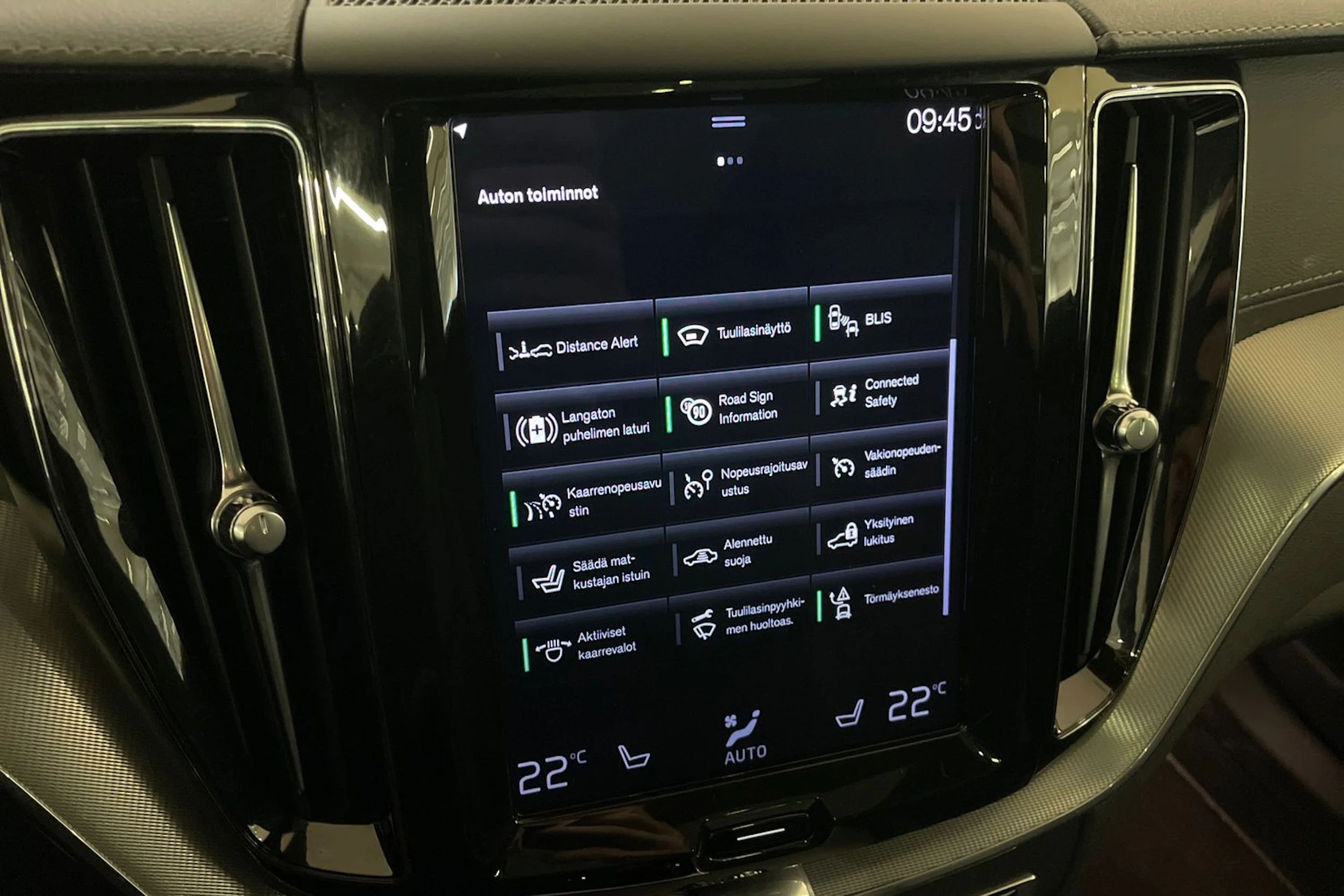 Musta Volvo XC60 2021 kuva 20.