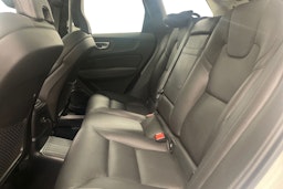 Valkoinen Volvo XC60 2021 kuva 10.