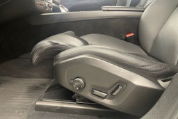 Valkoinen Volvo XC60 2021 kuva 15.