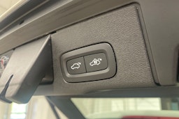 Valkoinen Volvo XC60 2021 kuva 27.