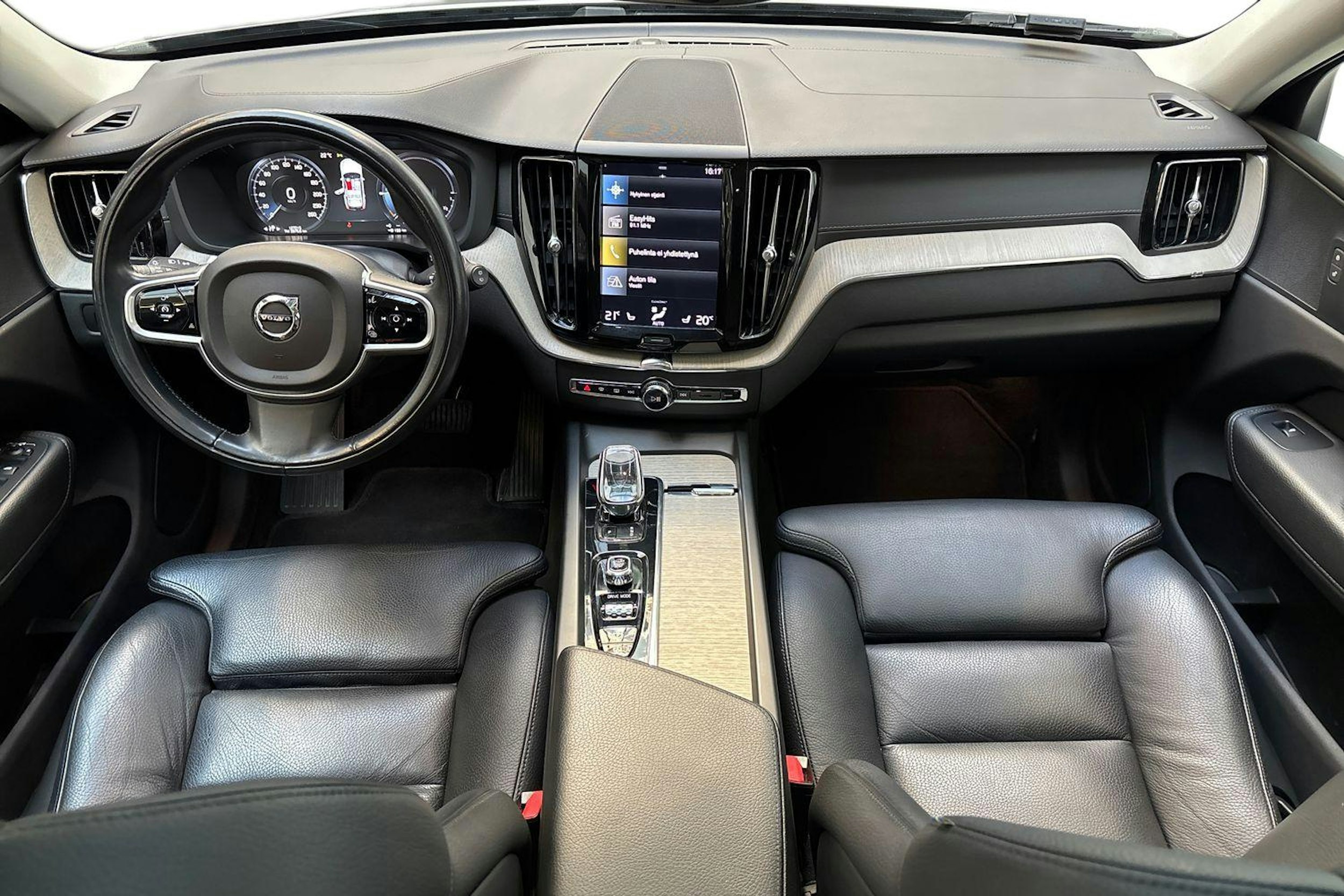 harmaa Volvo XC60 2021 kuva 9.