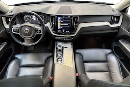 harmaa Volvo XC60 2021 kuva 9.
