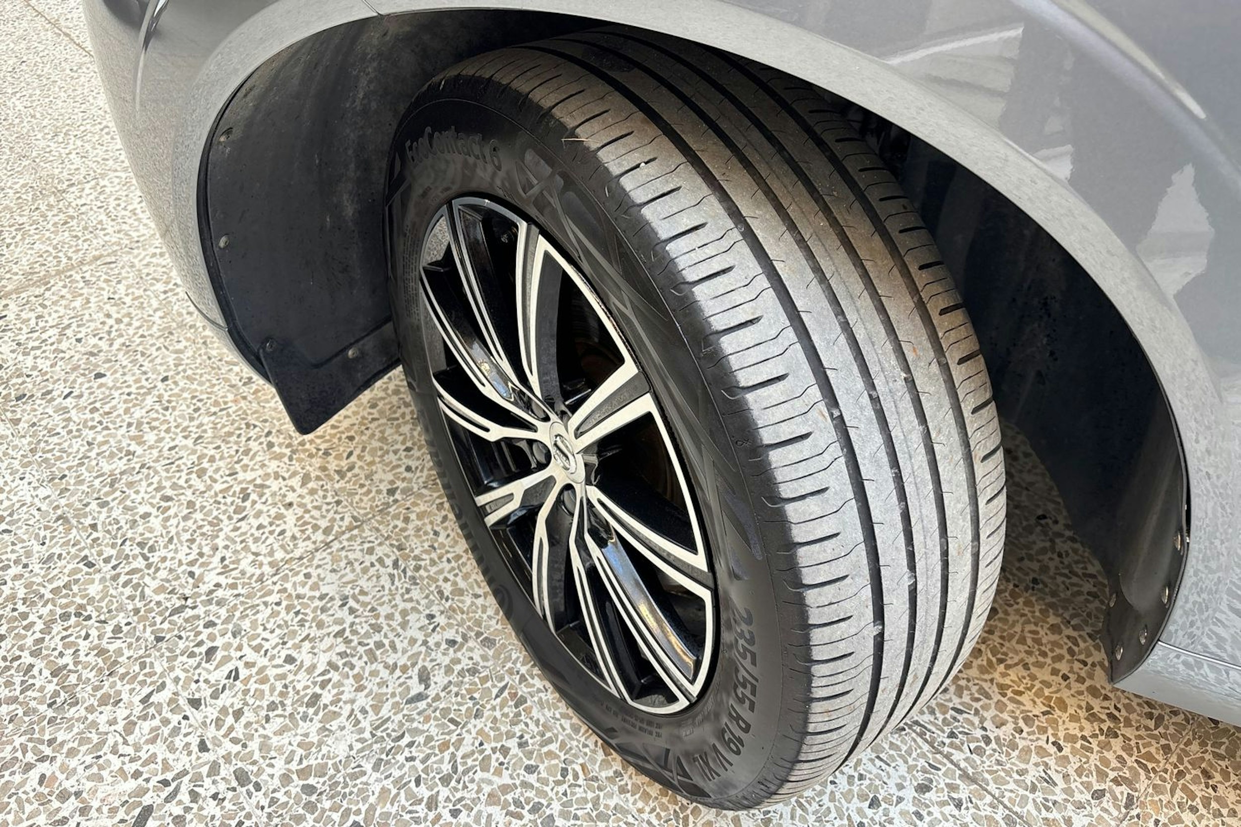 harmaa Volvo XC60 2021 kuva 13.