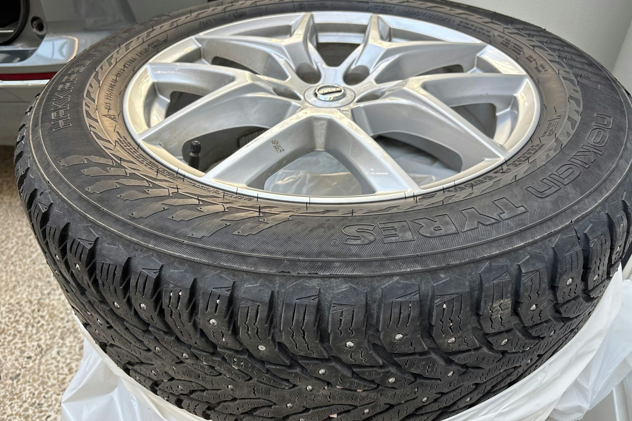 harmaa Volvo XC60 2021 kuva 19.