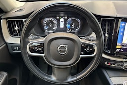 harmaa Volvo XC60 2021 kuva 22.