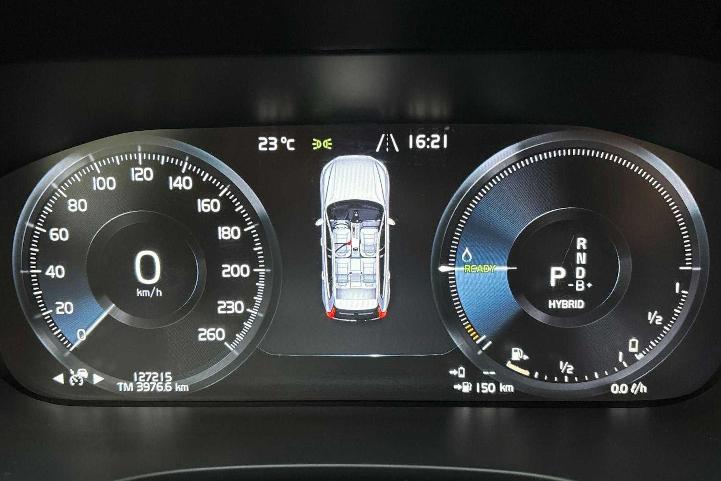 harmaa Volvo XC60 2021 kuva 23.