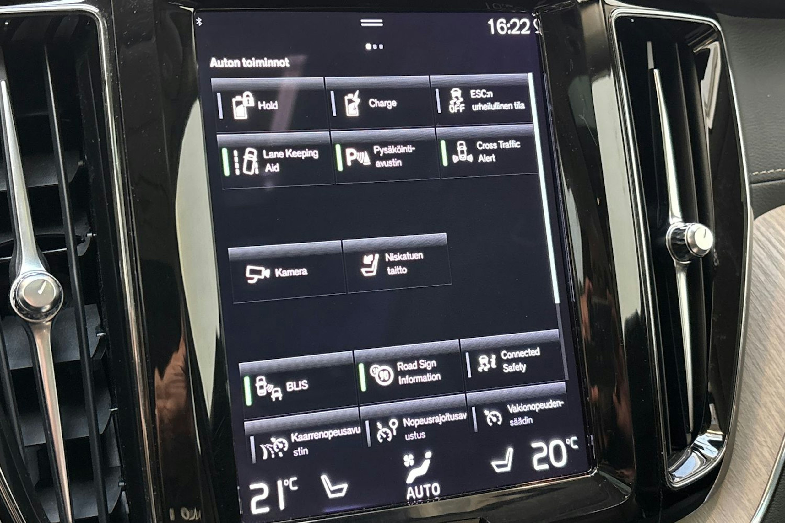 harmaa Volvo XC60 2021 kuva 25.