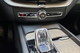 harmaa Volvo XC60 2021 kuva 30.