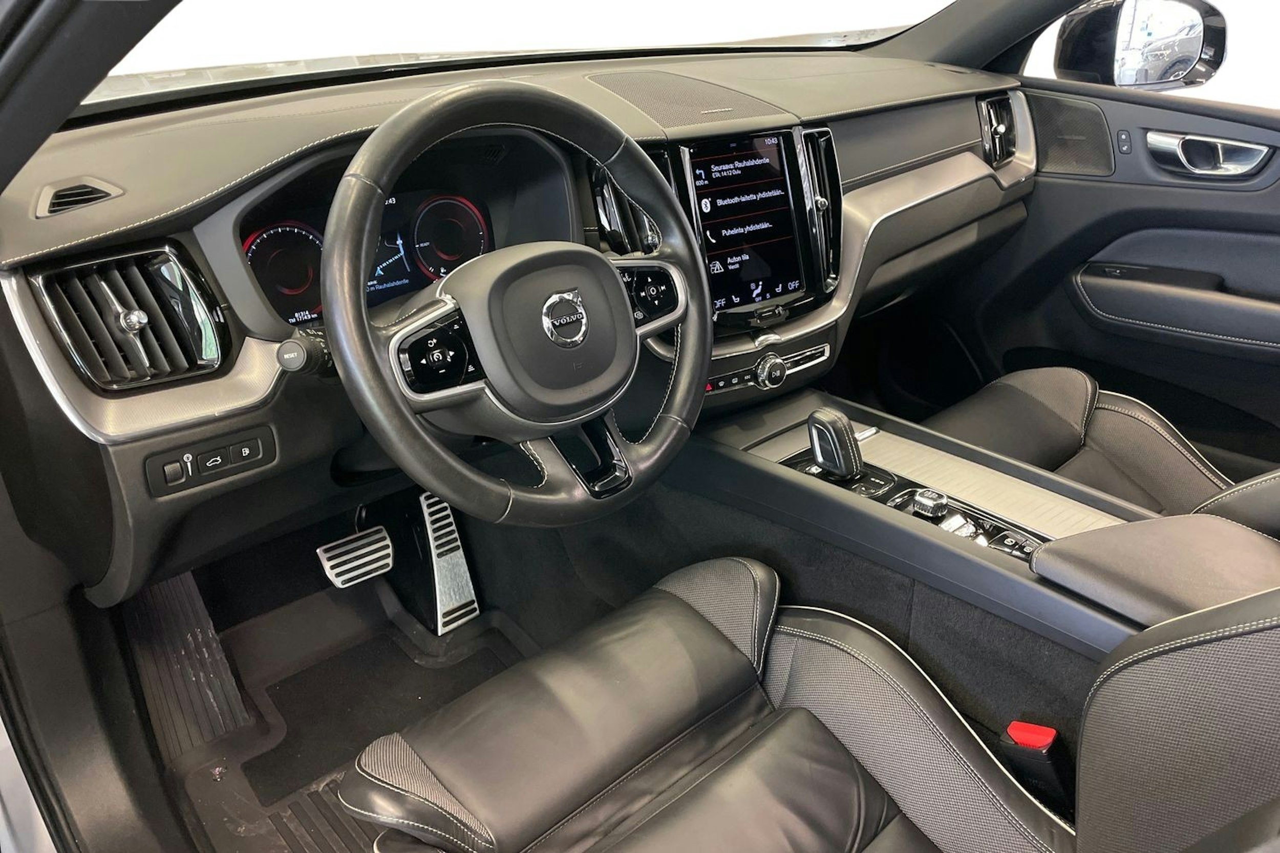 harmaa Volvo XC60 2021 kuva 7.