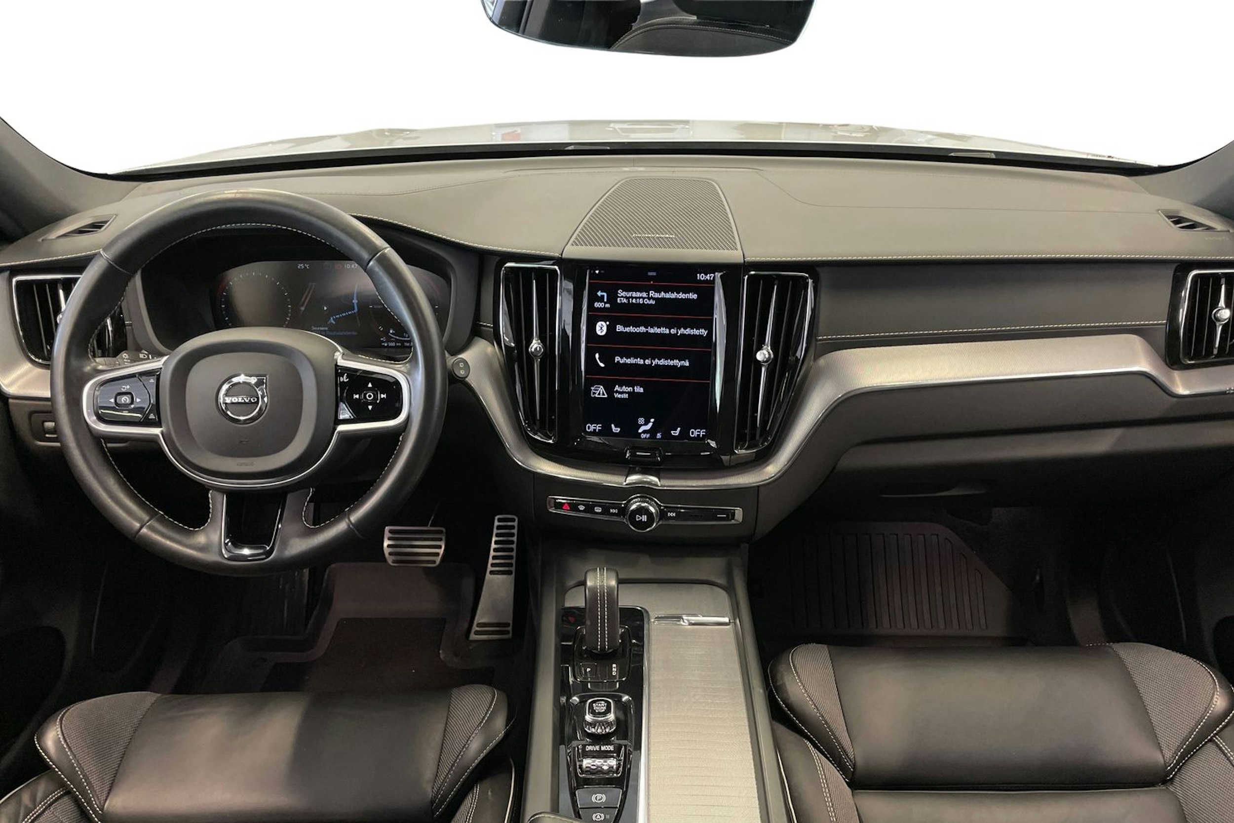 harmaa Volvo XC60 2021 kuva 9.