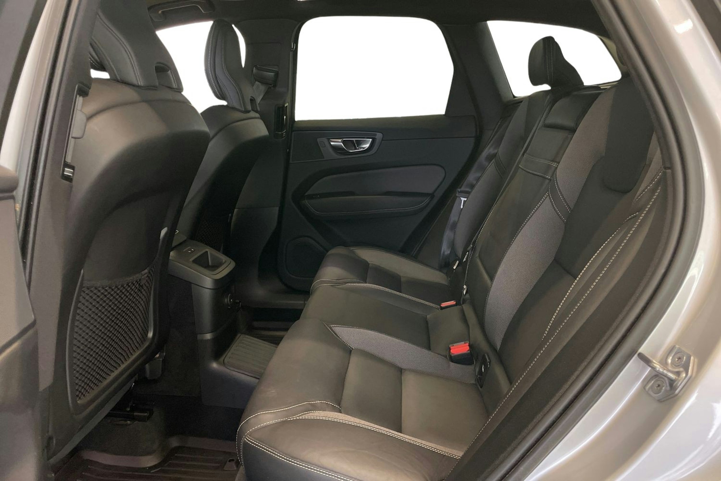 harmaa Volvo XC60 2021 kuva 10.